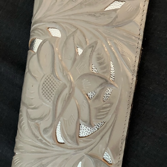 Patricia Nash Evelyn Wallet - Picture 1 of 4
